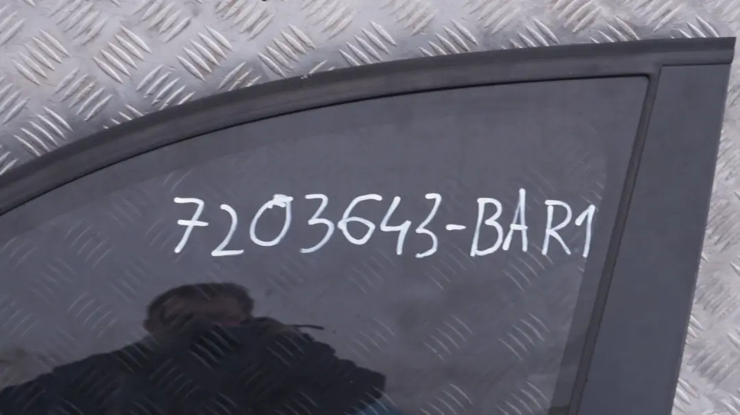 Fahrerseite Tür vorne links Barberarot Rot Metallic - A82 für BMW 3 er E90 E91 LCI mit Teilenummer 7203643 BMW 3 er E90 E91 LCI Fahrerseite Tür vorne links Barberarot Rot Metallic - A82 - SKU 7203643-BAR1 - Teilenummer 7203643