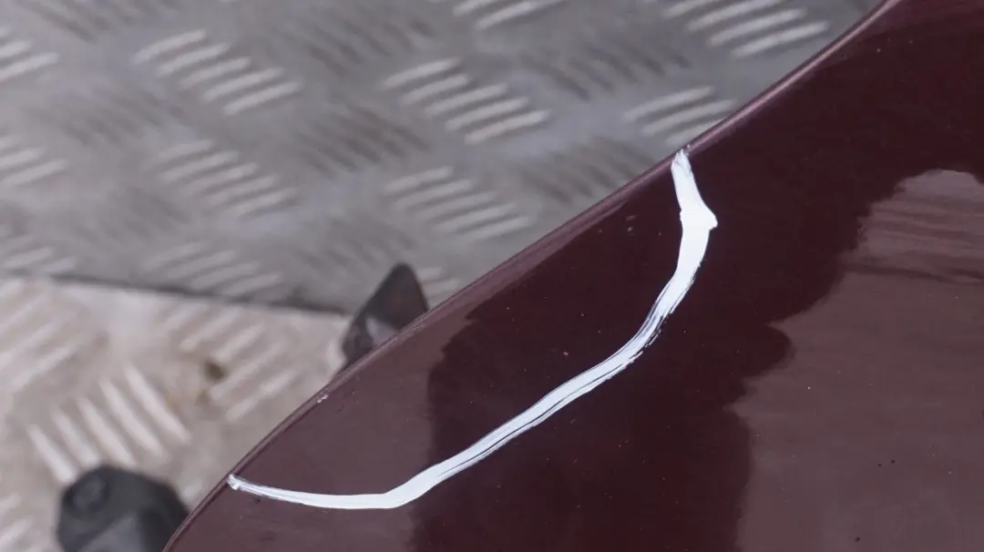 Fahrerseite Tür vorne links Barberarot Rot Metallic - A82 für BMW 3 er E90 E91 LCI mit Teilenummer 7203643 BMW 3 er E90 E91 LCI Fahrerseite Tür vorne links Barberarot Rot Metallic - A82 - SKU 7203643-BAR1 - Teilenummer 7203643