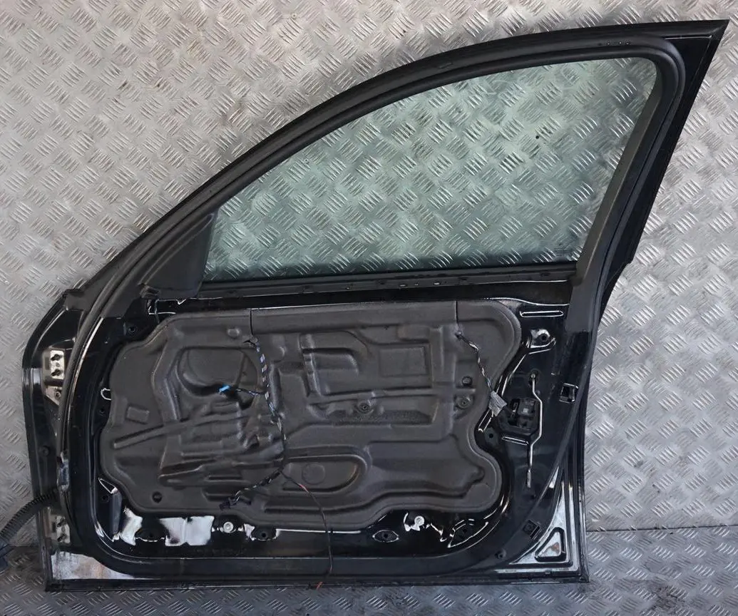 Droite Noir - 668 pour BMW E90 E91 LCI Porte avant à propos du numéro de pièce 7203644 BMW E90 E91 LCI Porte avant Droite Noir - 668 - SKU 7203644-SCH2 - Numéro de pièce 7203644