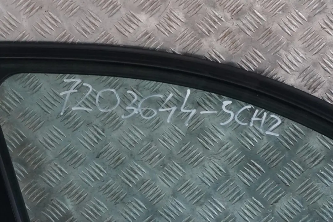 BMW E90 Drzwi prawe przednie schwarz II - SKU 7203644-SCH2 - Numer Części 7203644
