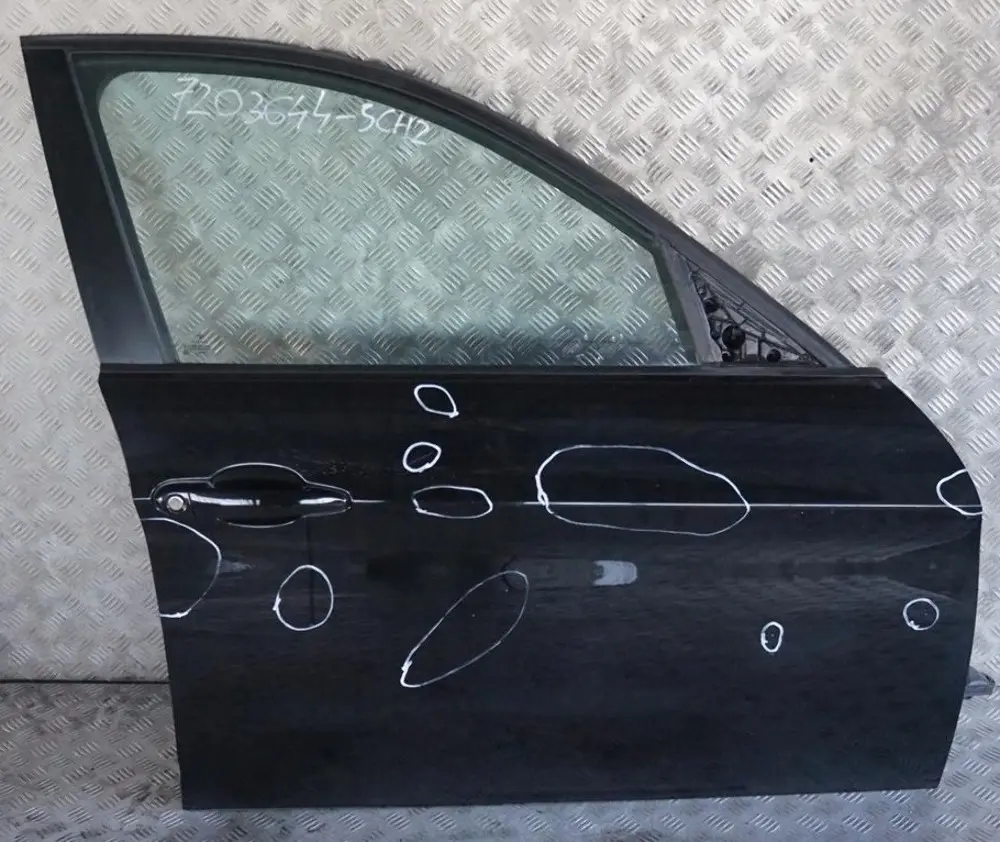 Drzwi prawe przednie schwarz II do BMW E90 o numerze 7203644 BMW E90 Drzwi prawe przednie schwarz II - SKU 7203644-SCH2 - Numer Części 7203644