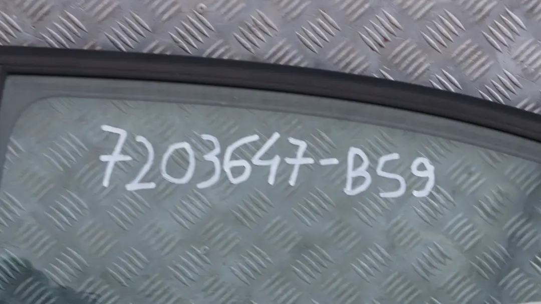 Porta Posteriore Sinistra Black Sapphire Metallizzato - 475 per BMW 9 E90 E90N con numero di parte 7203647 BMW 9 E90 E90N Porta Posteriore Sinistra Black Sapphire Metallizzato - 475 - SKU 7203647-BS9 - Numero di parte 7203647