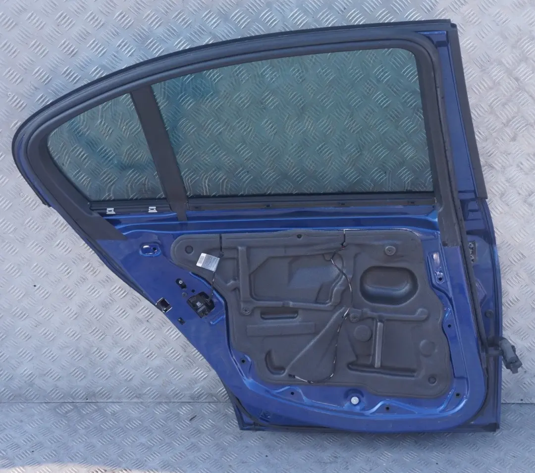 Drzwi lewe tylne lewy tył Montegoblau A51 do BMW E90 o numerze 7203647 BMW E90 Drzwi lewe tylne lewy tył Montegoblau A51 - SKU 7203647-MTB5 - Numer Części 7203647