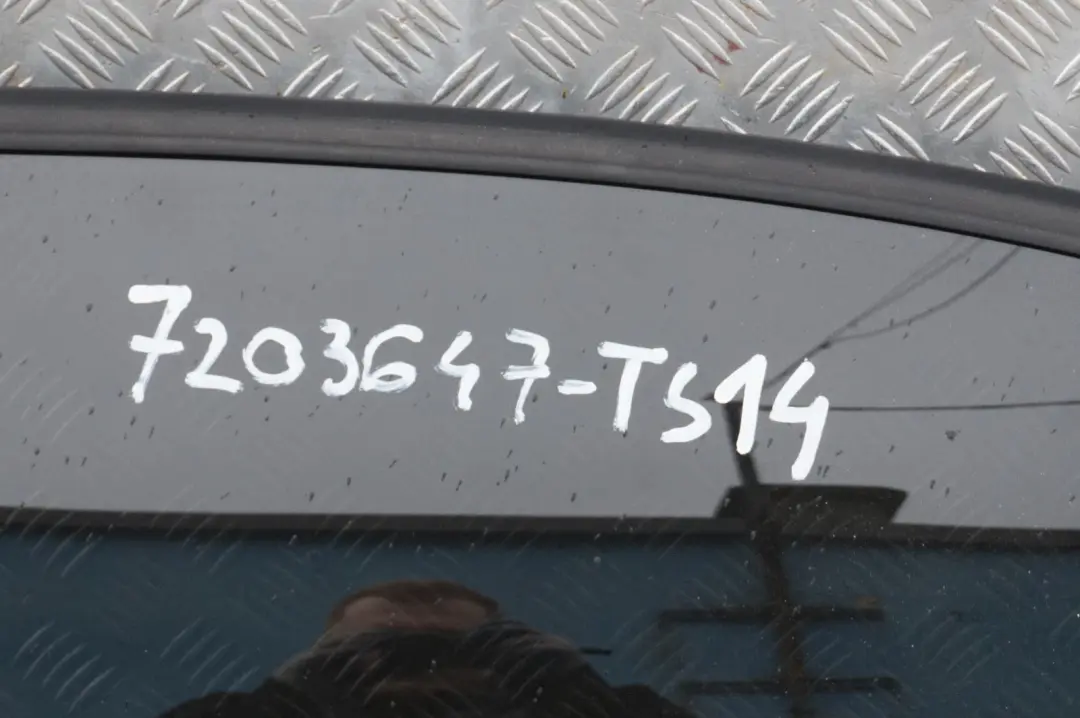 Drzwi lewe tylne tył titansilber 354 do BMW 3 E90 o numerze 7203647 BMW 3 E90 Drzwi lewe tylne tył titansilber 354 - SKU 7203647-TS14 - Numer Części 7203647