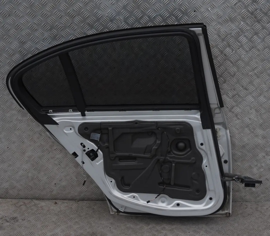 BMW4 E90 LCI Lato Conducente Porta Posteriore SX Argento-Titanio Argento per con numero di parte 7203647 BMW4 E90 LCI Lato Conducente Porta Posteriore SX Argento-Titanio Argento - SKU 7203647-TS14 - Numero di parte 7203647