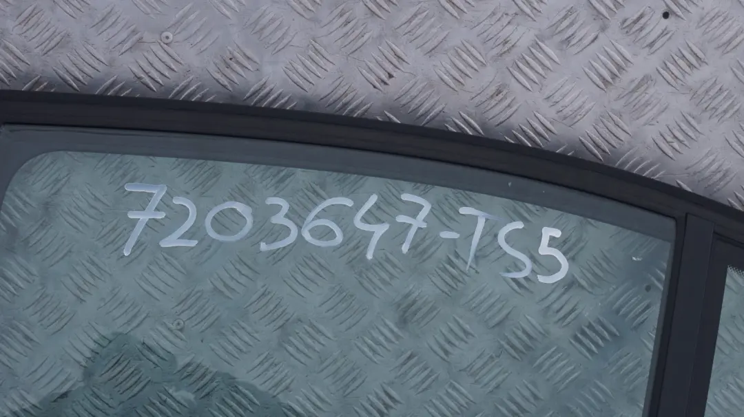 BMW 3 E90 Drzwi lewe tylne tył titansilber 354 - SKU 7203647-TS5 - Numer Części 7203647