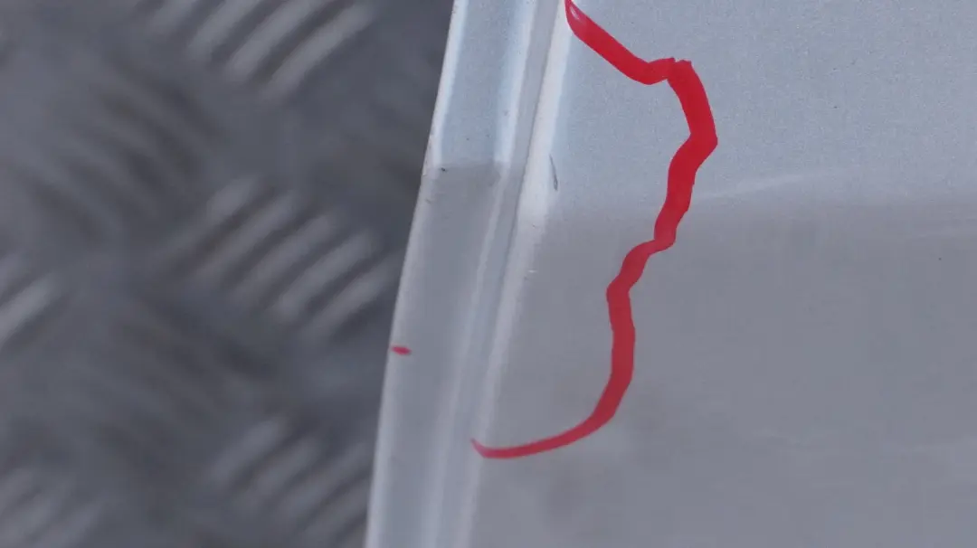 Fahrerseite Tür hinten links Titansilber Silber Metallic 354 für BMW er 3 E90 LCI mit Teilenummer 7203647 BMW er 3 E90 LCI Fahrerseite Tür hinten links Titansilber Silber Metallic 354 - SKU 7203647-TS5 - Teilenummer 7203647