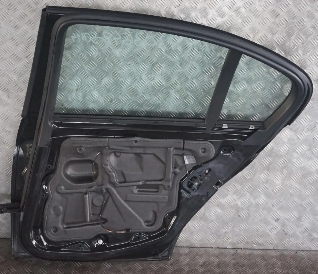 Passeggero Portiera Posteriore Destra Nero 2 - per BMW E90 con numero di parte 7203648 BMW E90 Passeggero Portiera Posteriore Destra Nero 2 - - SKU 7203648-SCH14 - Numero di parte 7203648