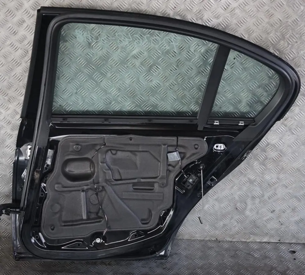 BMW 3 E90 Drzwi prawe tylne schwarz II 668 - SKU 7203648-SCH8 - Numer Części 7203648