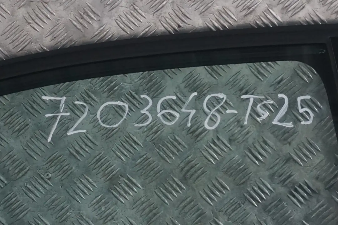 Passeggero Portiera Posteriore Dx Argento-Titanio Argento per BMW E90 LCI con numero di parte 7203648 BMW E90 LCI Passeggero Portiera Posteriore Dx Argento-Titanio Argento - SKU 7203648-TS25 - Numero di parte 7203648