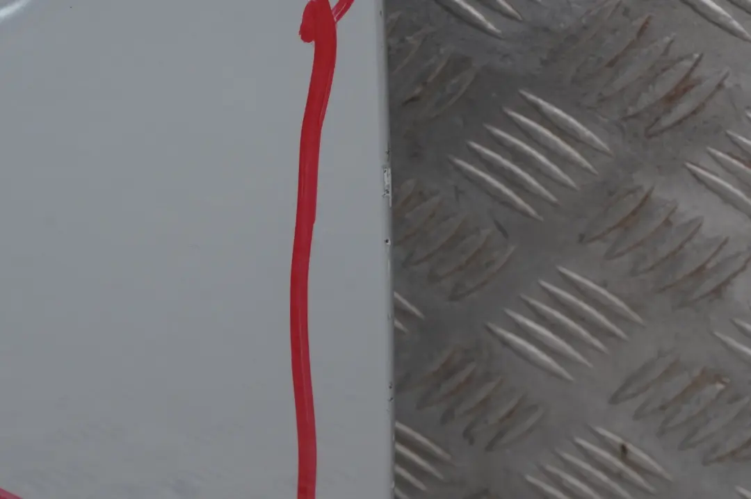 Fahrerseite Tür vorne links Titansilber Silber Metallic für BMW 1 er E81 E82 E88 mit Teilenummer 7207445 BMW 1 er E81 E82 E88 Fahrerseite Tür vorne links Titansilber Silber Metallic - SKU 7207445-TS - Teilenummer 7207445