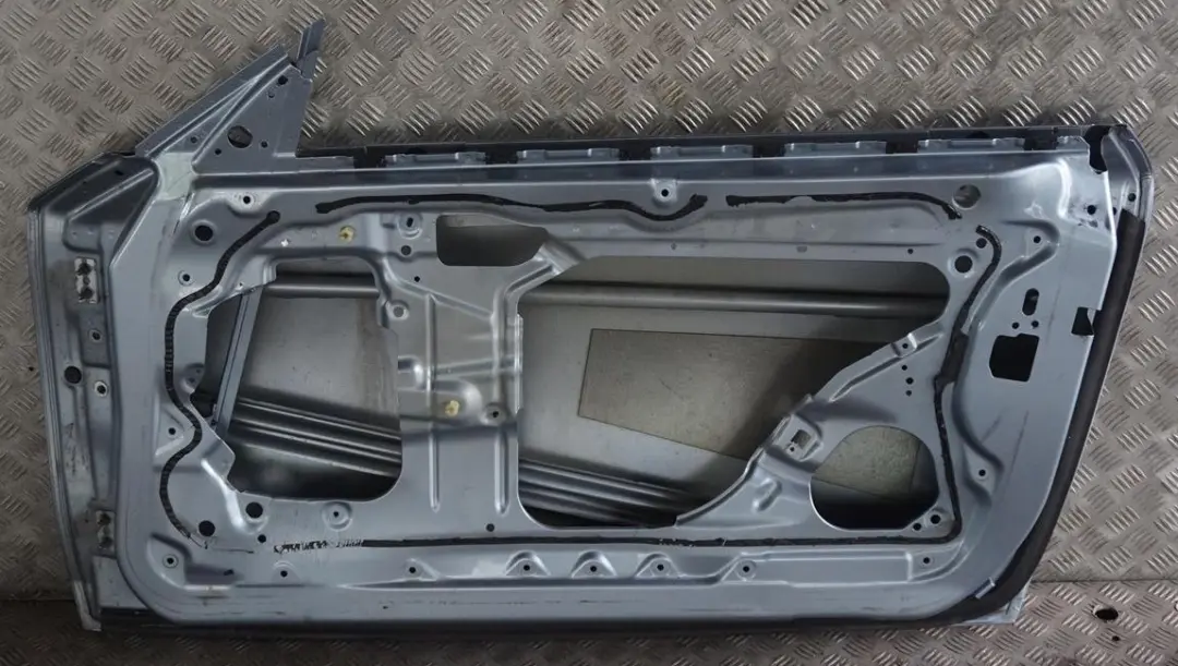 Door Front Right O/S Bluewater Blue Water - 896 to BMW 1 Series E81 E82 E88 with Part number 7207446 BMW 1 Series E81 E82 E88 Door Front Right O/S Bluewater Blue Water - 896 - SKU 7207446-WB - Part number 7207446