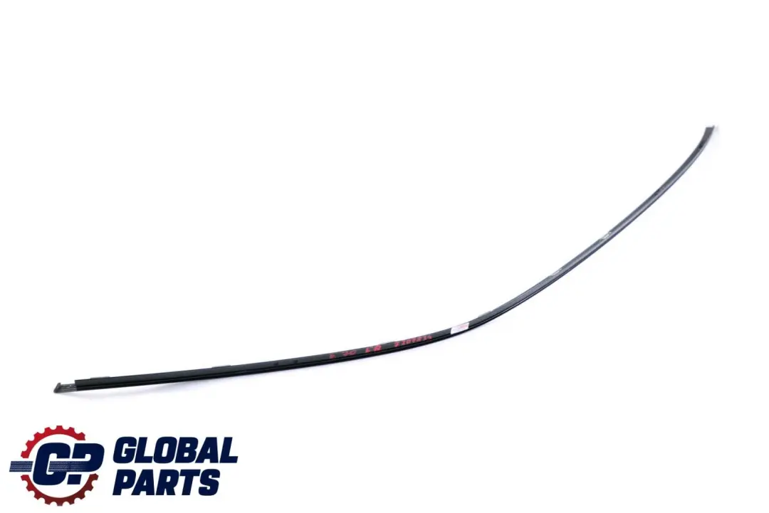 Listwa Szyby Drzwi Przód Prawo Czarna do BMW X5 E70 o numerze 7207833 BMW X5 E70 Listwa Szyby Drzwi Przód Prawo Czarna - SKU 7207834 - Numer Części 7207833