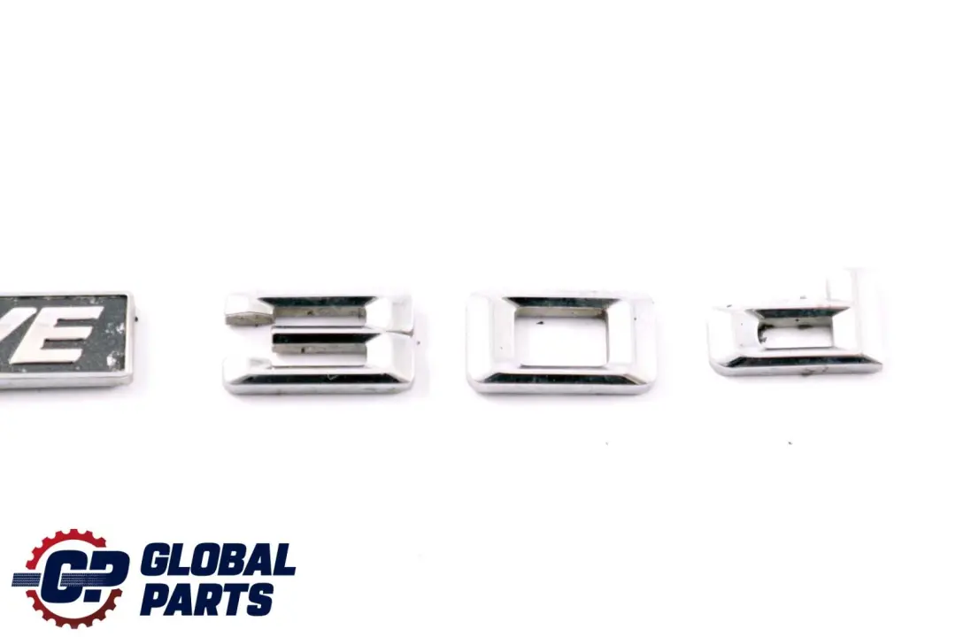 Lettering XDRIVE 30d Emblema Logo Trim Chrome per BMW X6 Serie E71 con numero di parte 7208555 BMW X6 Serie E71 Lettering XDRIVE 30d Emblema Logo Trim Chrome - SKU 7208555 - Numero di parte 7208555