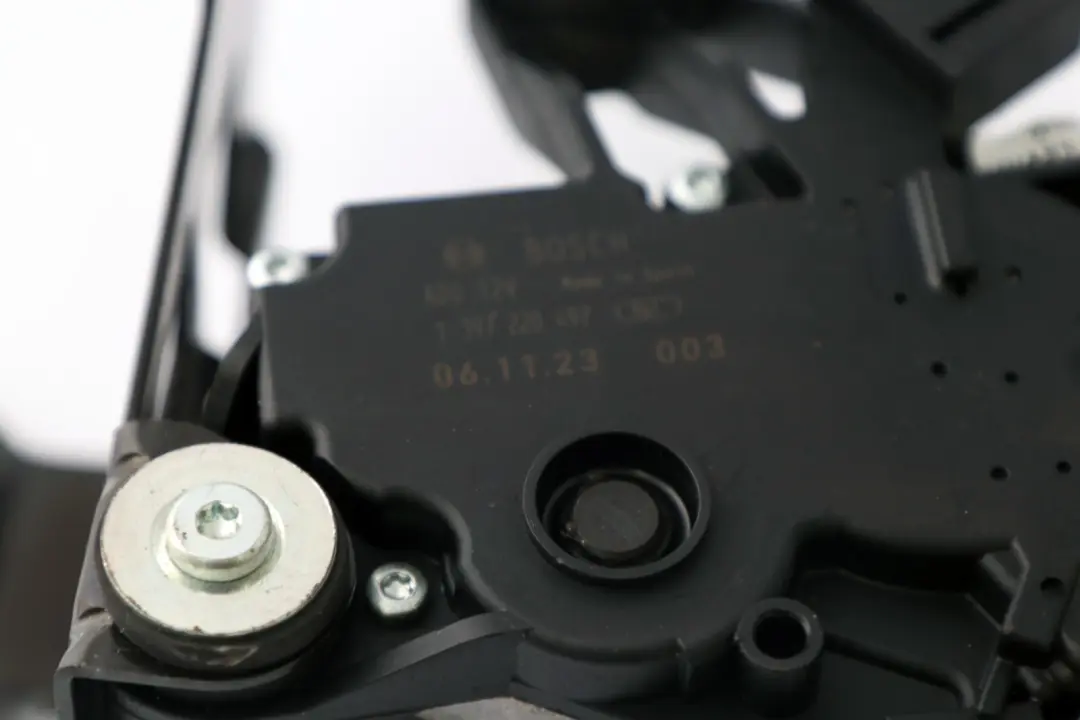 Mechanizm Silnik Silniczek Wycieraczki Tylnej Tył do BMW E61 E91 LCI o numerze 7171564 BMW E61 E91 LCI Mechanizm Silnik Silniczek Wycieraczki Tylnej Tył - SKU 7208602 - Numer Części 7171564