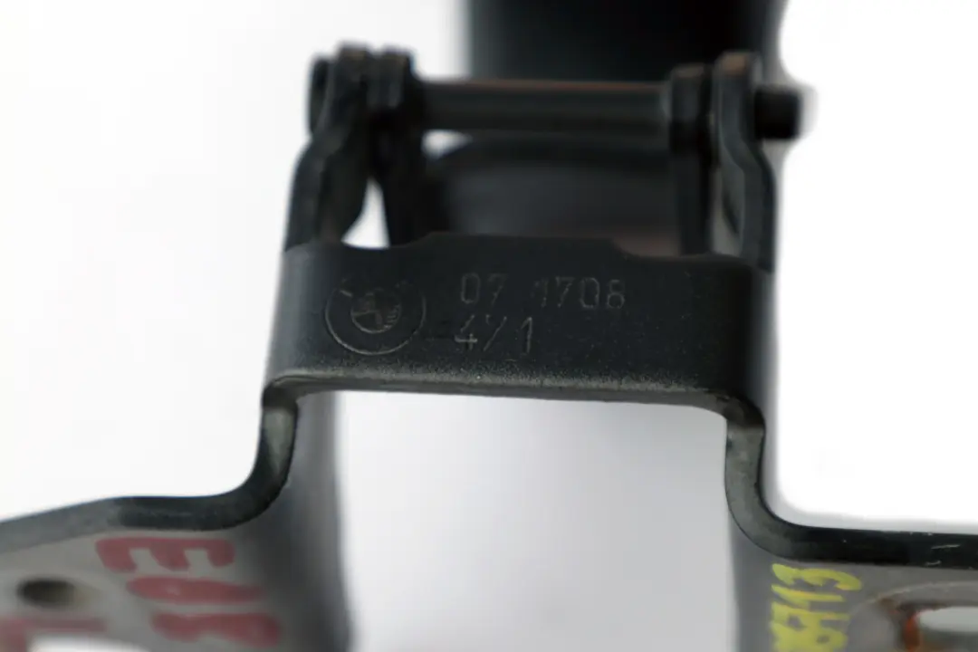 Scharnier Verdeckklappe Links Black Sapphire 0609471 für BMW 1 er E88 mit Teilenummer 7208713 BMW 1 er E88 Scharnier Verdeckklappe Links Black Sapphire 0609471 - SKU 7208713-2 - Teilenummer 7208713