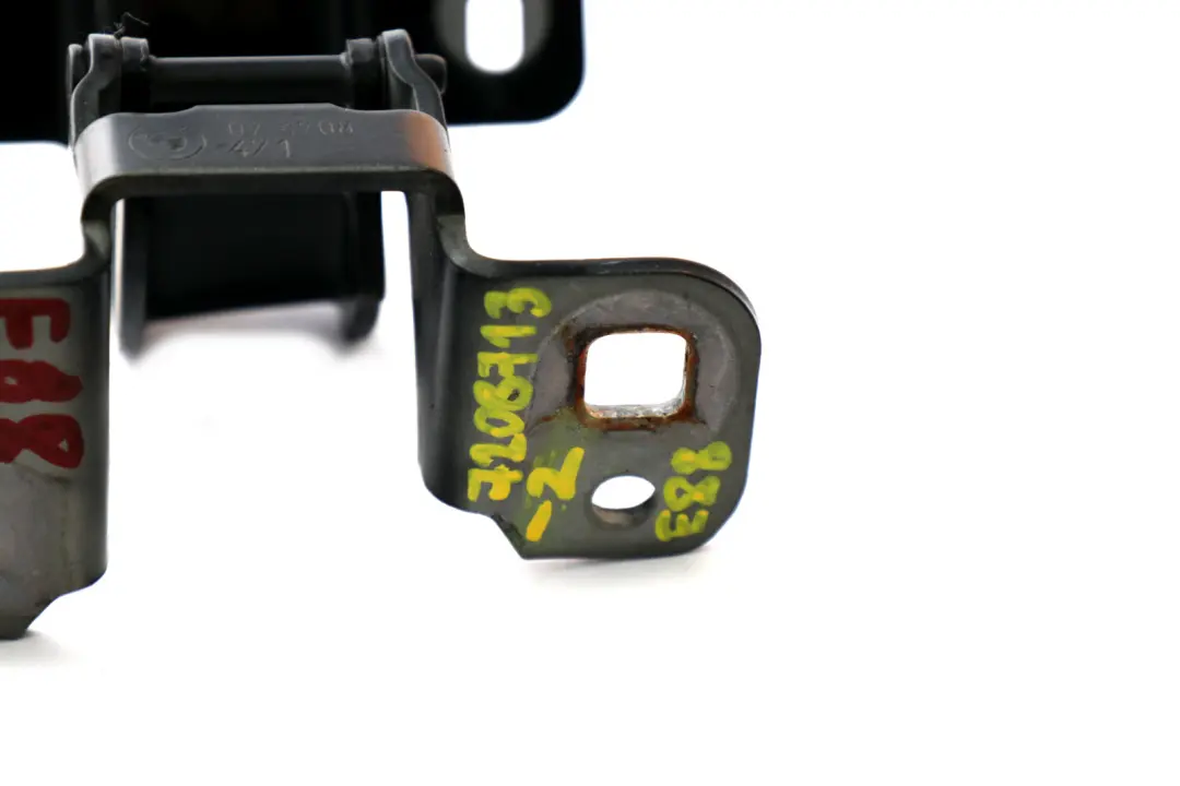 Left Folding Top Roof Flap Hinge N/S Black Sapphire 0609471 to BMW 1 Series E88 with Part number 7208713 BMW 1 Series E88 Left Folding Top Roof Flap Hinge N/S Black Sapphire 0609471 - SKU 7208713-2 - Part number 7208713
