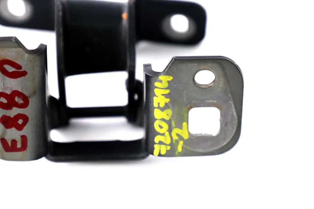 Prawy zawias dachu do BMW E88 o numerze 7208714 BMW E88 Prawy zawias dachu - SKU 7208714-2 - Numer Części 7208714