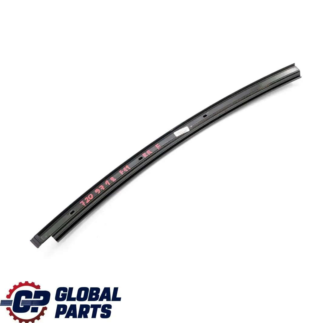 Finestrino Posteriore Destro Guida Web Cover Trim High Gloss per BMW F11 con numero di parte 7209718 BMW F11 Finestrino Posteriore Destro Guida Web Cover Trim High Gloss - SKU 7209718 - Numero di parte 7209718