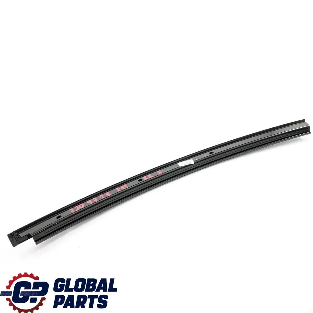 Finestrino Posteriore Destro Guida Web Cover Trim High Gloss per BMW F11 con numero di parte 7209718 BMW F11 Finestrino Posteriore Destro Guida Web Cover Trim High Gloss - SKU 7209718 - Numero di parte 7209718