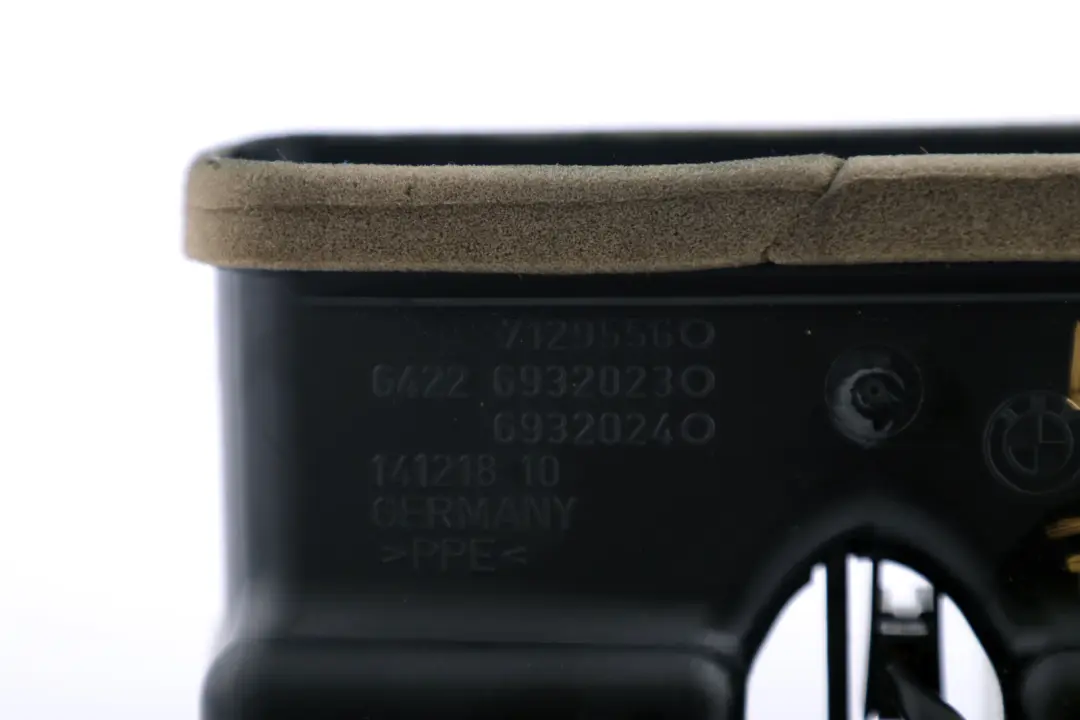 Rejilla De ventilacion trasera De La consola central Beige 6932023 para BMW E90 E91 con número de pieza 7210648 BMW E90 E91 Rejilla De ventilacion trasera De La consola central Beige 6932023 - SKU 7210648 - Número de pieza 7210648