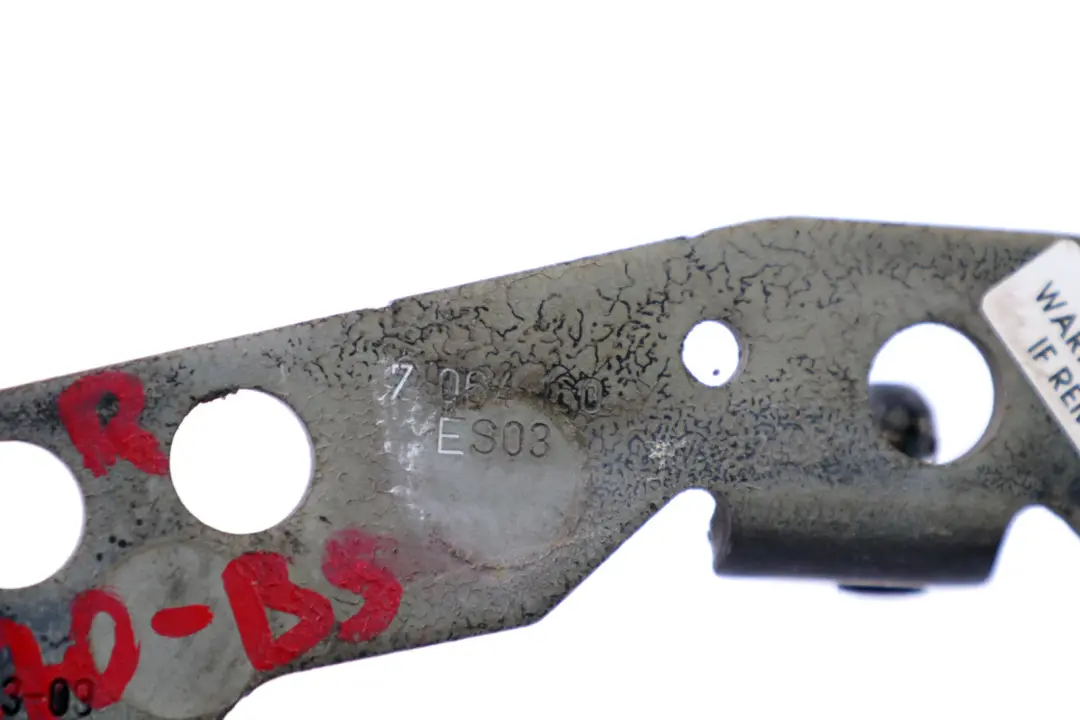 Zawias Maski Prawy Black Sapphire Metallic - 475 7064160 do BMW E63 E64 LCI o numerze 7210670 BMW E63 E64 LCI Zawias Maski Prawy Black Sapphire Metallic - 475 7064160 - SKU 7210670-BS - Numer Części 7210670