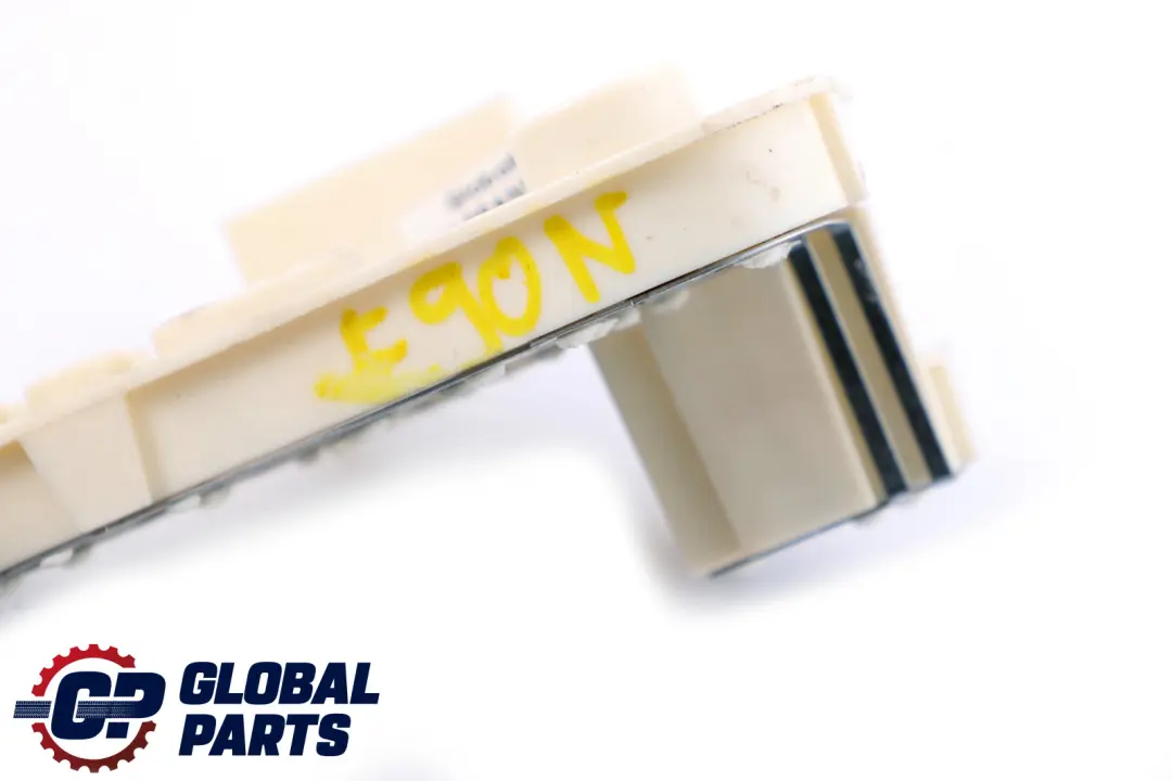 Portalámparas Panel Lateral Luz Trasera Derecha Lado para BMW E90 LCI con número de pieza 7211214 BMW E90 LCI Portalámparas Panel Lateral Luz Trasera Derecha Lado - SKU 7211214 - Número de pieza 7211214