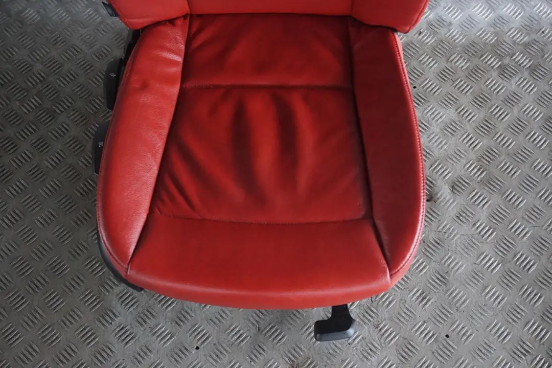 Front Right O/S Red Leather Seat to BMW Z4 Series E89 Roadster Cabrio with Part number 7213916 BMW Z4 Series E89 Roadster Cabrio Front Right O/S Red Leather Seat - SKU 7213916 - Part number 7213916