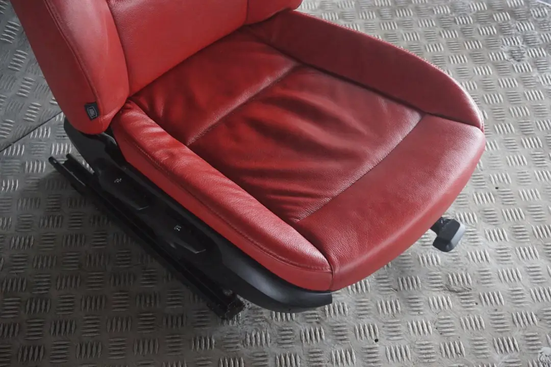 Front Right O/S Red Leather Seat to BMW Z4 Series E89 Roadster Cabrio with Part number 7213916 BMW Z4 Series E89 Roadster Cabrio Front Right O/S Red Leather Seat - SKU 7213916 - Part number 7213916