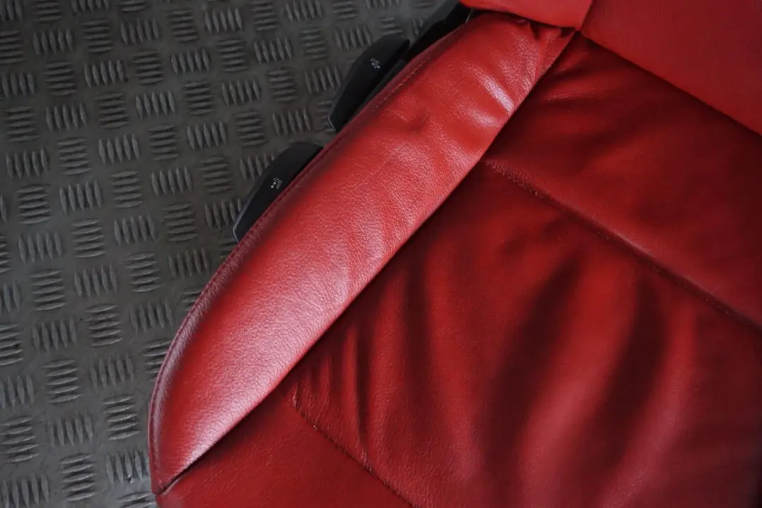 Front Right O/S Red Leather Seat to BMW Z4 Series E89 Roadster Cabrio with Part number 7213916 BMW Z4 Series E89 Roadster Cabrio Front Right O/S Red Leather Seat - SKU 7213916 - Part number 7213916