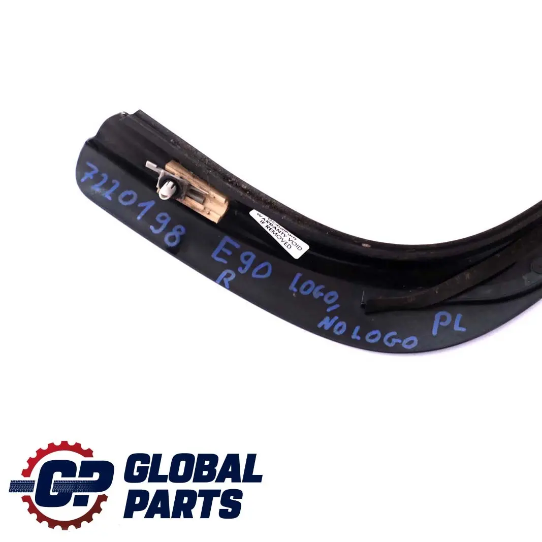Listwa dachowa dachu prawa Shadow Black do BMW E90 o numerze 51357220198 BMW E90 Listwa dachowa dachu prawa Shadow Black - SKU 7220198 - Numer Części 51357220198