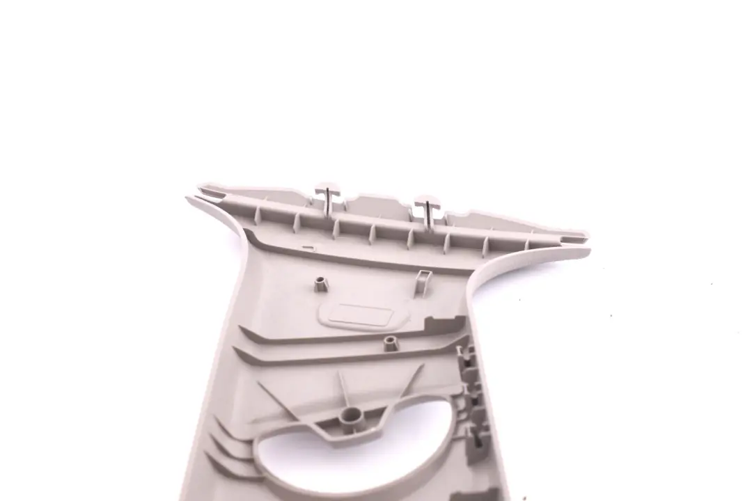 Colonna B Superiore Destra Trim Cover Panel Everest Grey per BMW F20 con numero di parte 7250198 BMW F20 Colonna B Superiore Destra Trim Cover Panel Everest Grey - SKU 7221026 - Numero di parte 7250198