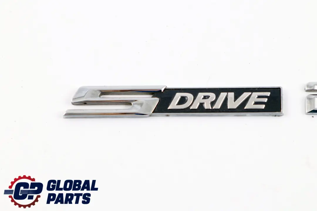 Adhered Lettering S Drive 23i Garniture à logo emblématique pour BMW Z4 E89 à propos du numéro de pièce 7221374 BMW Z4 E89 Adhered Lettering S Drive 23i Garniture à logo emblématique - SKU 7221374 - Numéro de pièce 7221374