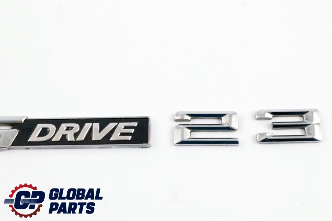 Letteratura Aderente S Drive 23i Emblema Logo Trim per BMW Z4 E89 con numero di parte 7221374 BMW Z4 E89 Letteratura Aderente S Drive 23i Emblema Logo Trim - SKU 7221374 - Numero di parte 7221374