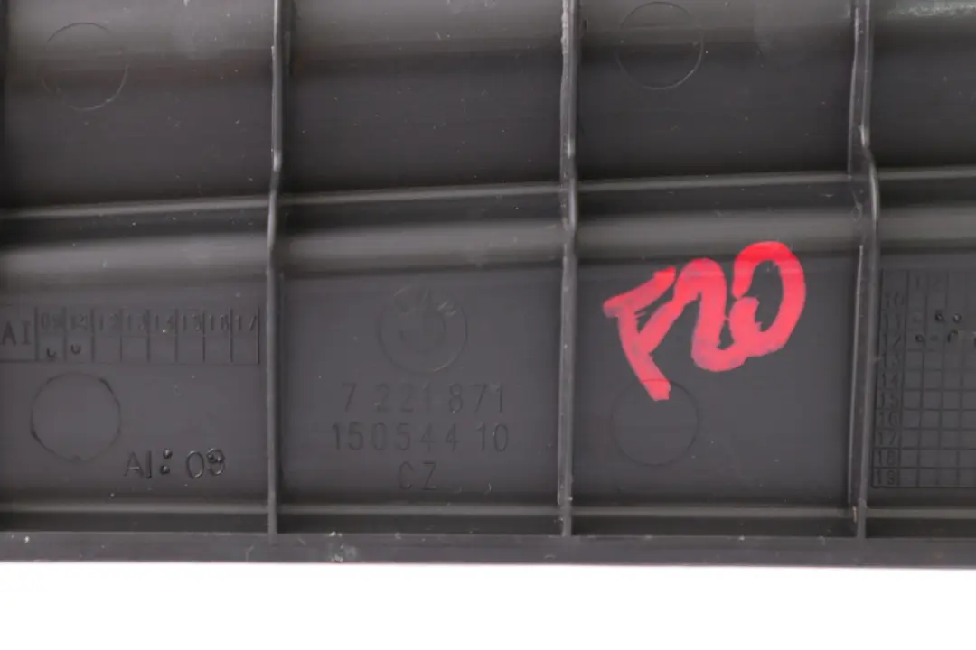 Osłona Pasa Tył Obudowa Bagażnika do BMW F20 F21 o numerze 7221871 BMW F20 F21 Osłona Pasa Tył Obudowa Bagażnika - SKU 7221871 - Numer Części 7221871