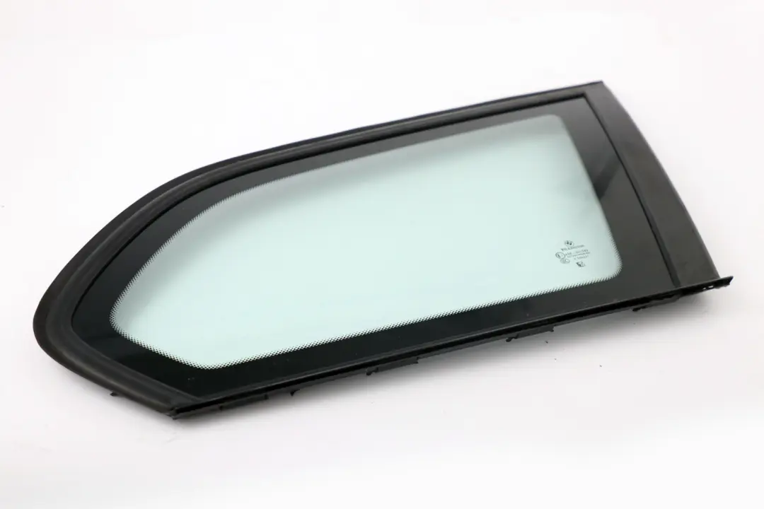 Vetro Lunotto Destro O/S Glanzschwarz Alta Lucentezza per BMW E91 Touring con numero di parte 7222252 BMW E91 Touring Vetro Lunotto Destro O/S Glanzschwarz Alta Lucentezza - SKU 7222252-2 - Numero di parte 7222252