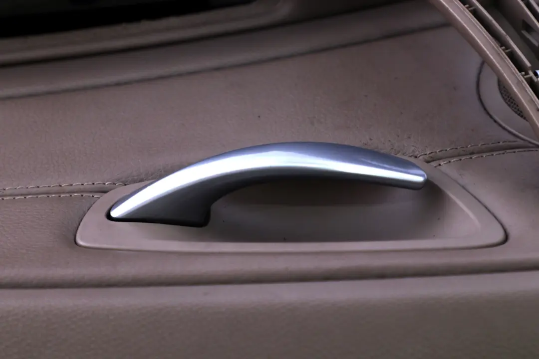 Front Right O/S Door Card Trim Panel Beige Leather to BMW 1 Series E87 LCI with Part number 7224350 BMW 1 Series E87 LCI Front Right O/S Door Card Trim Panel Beige Leather - SKU 7224350 - Part number 7224350