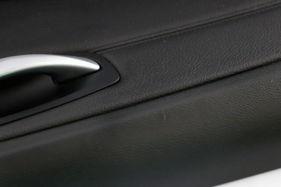 Delantero Izquierdo Puerta Forro Tarjeta Cuero Negro para BMW E81 E82 con número de pieza 7224361 BMW E81 E82 Delantero Izquierdo Puerta Forro Tarjeta Cuero Negro - SKU 7224361 - Número de pieza 7224361