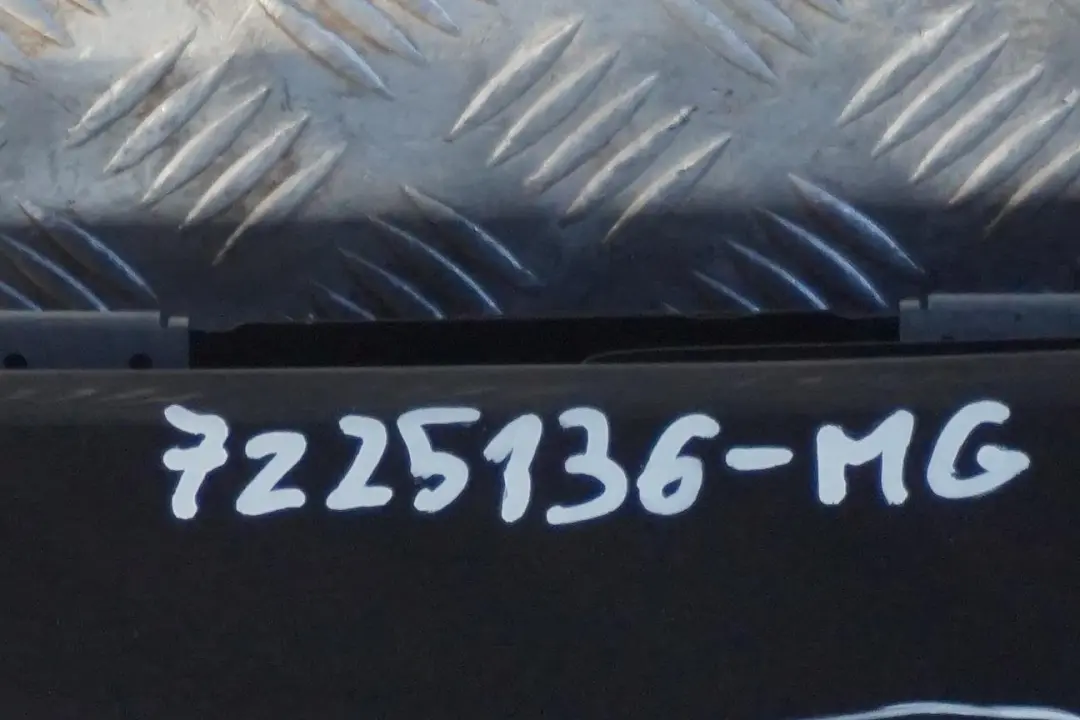 Front Right Door O/S Mineralgrau Grey - B39 to BMW Z4 Series E89 Convertible with Part number 7225136 BMW Z4 Series E89 Convertible Front Right Door O/S Mineralgrau Grey - B39 - SKU 7225136-MG - Part number 7225136