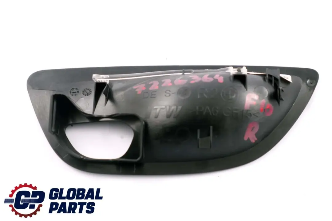 Rivestimento Interno Destro Apriporta Nero 7226354 per BMW F10 F11 con numero di parte 7226364 BMW F10 F11 Rivestimento Interno Destro Apriporta Nero 7226354 - SKU 7226364 - Numero di parte 7226364