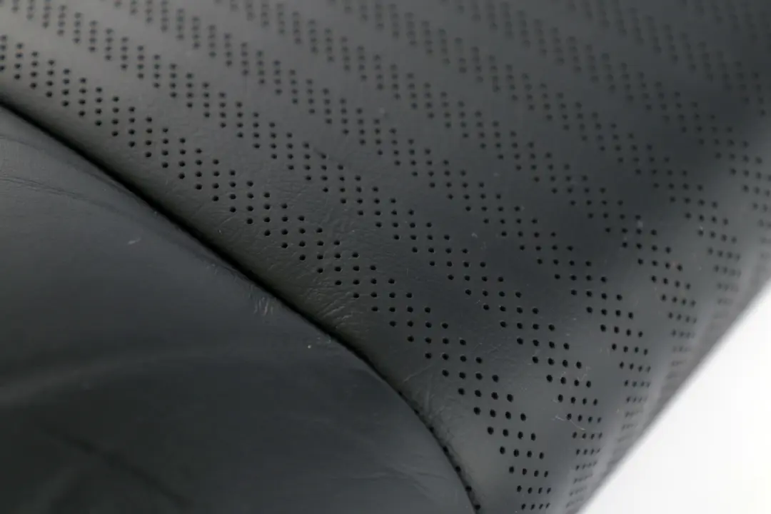 Sedile Posteriore Lato Conducente SX Schienale pelle Nera per Mini R55 R56 LCI con numero di parte 7229619 Mini R55 R56 LCI Sedile Posteriore Lato Conducente SX Schienale pelle Nera - SKU 7229619 - Numero di parte 7229619