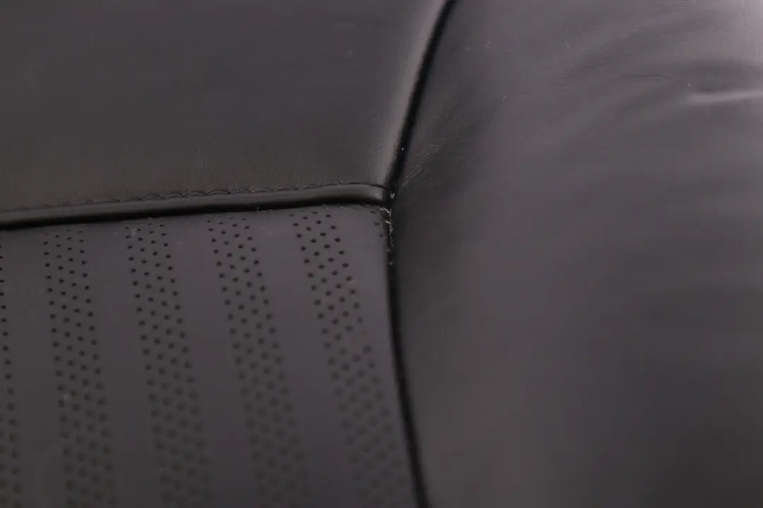 ASIENTO TRASERO DERECHO RESPALDO CUERO NEGRO para Mini Cooper R55 R56 con número de pieza 7229620 Mini Cooper R55 R56 ASIENTO TRASERO DERECHO RESPALDO CUERO NEGRO - SKU 7229620 - Número de pieza 7229620