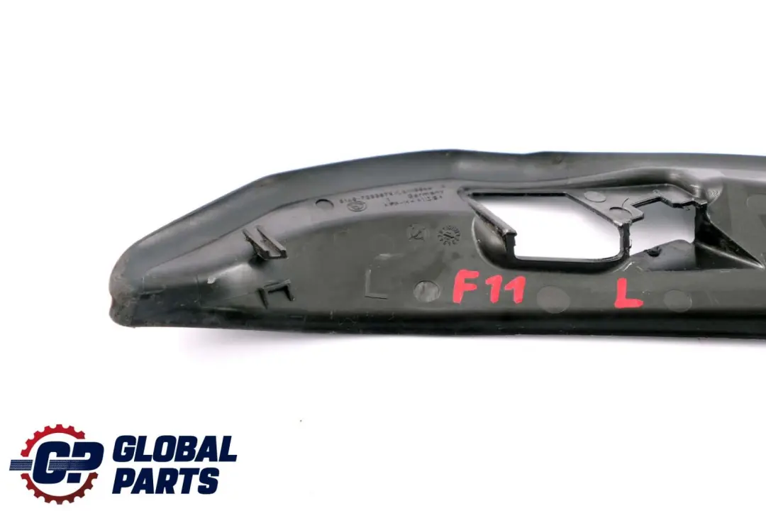Osłona Rynienki Odpływu Klapy Bagażnika Lewa do BMW F11 o numerze 7233879 BMW F11 Osłona Rynienki Odpływu Klapy Bagażnika Lewa - SKU 7233879 - Numer Części 7233879