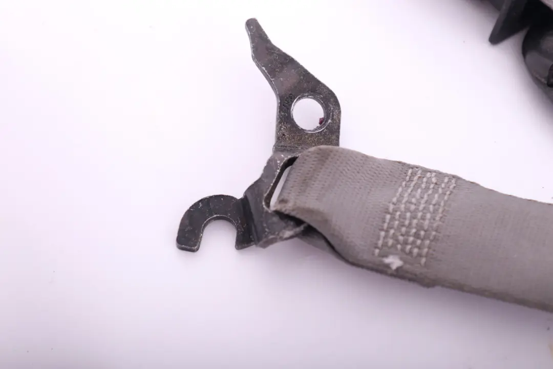 Limitador de fuerza la correa superior delantera derecha Gris para BMW 3 E90 E91 LCI con número de pieza 7234770 BMW 3 E90 E91 LCI Limitador de fuerza la correa superior delantera derecha Gris - SKU 7234770 - Número de pieza 7234770