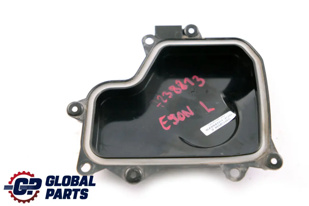 Lewa Osłona Xenonowego Reflektora do BMW E90 E91 LCI o numerze 7238813 BMW E90 E91 LCI Lewa Osłona Xenonowego Reflektora - SKU 7238813 - Numer Części 7238813