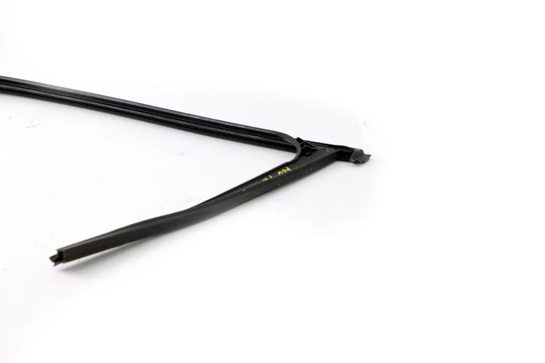 Guida Del Finestrino Anteriore Destro Guarnizione per BMW F20 con numero di parte 7240858 BMW F20 Guida Del Finestrino Anteriore Destro Guarnizione - SKU 7240858 - Numero di parte 7240858