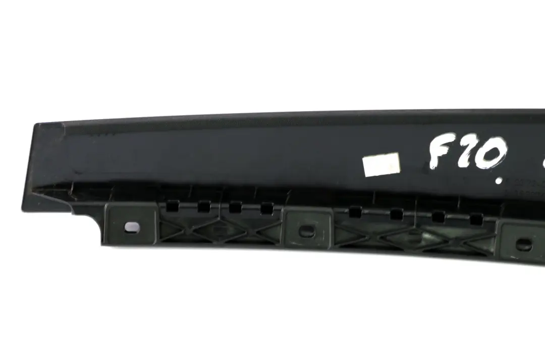 Finitura Montante B Esterno Sinistro Nero Opaco per BMW F20 con numero di parte 7240875 BMW F20 Finitura Montante B Esterno Sinistro Nero Opaco - SKU 7240875 - Numero di parte 7240875