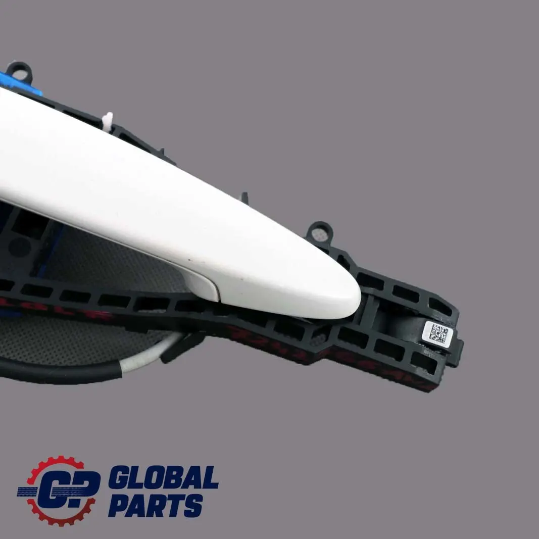 Completo Maniglia Posteriore Sinistra Bianco Alpino III 300 per BMW F20 LCI con numero di parte 7242566 BMW F20 LCI Completo Maniglia Posteriore Sinistra Bianco Alpino III 300 - SKU 7242566-AW2 - Numero di parte 7242566
