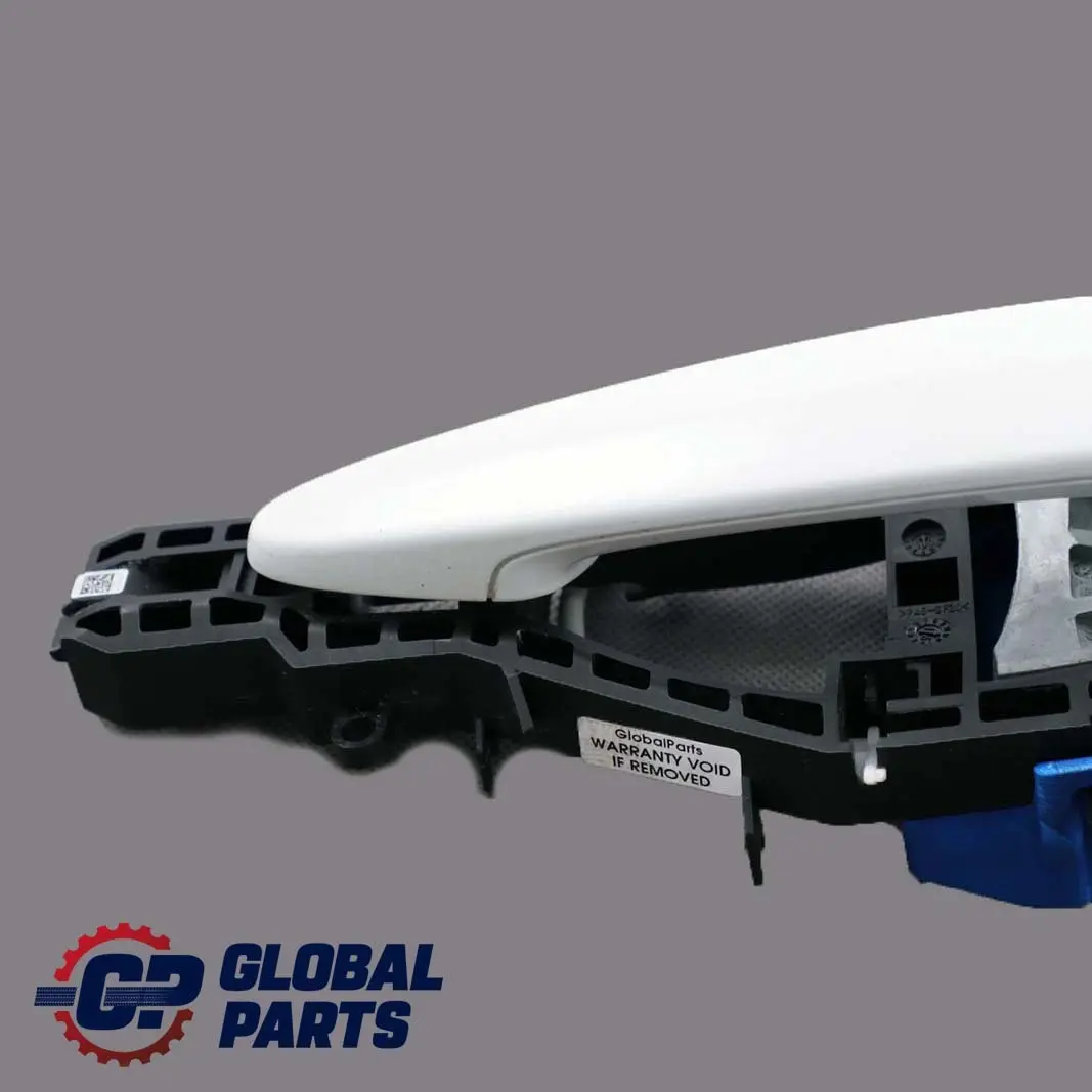 Asidero Trasero Izquierdo Completo Alpinweiss Blanco 300 para BMW F20 LCI con número de pieza 7242566 BMW F20 LCI Asidero Trasero Izquierdo Completo Alpinweiss Blanco 300 - SKU 7242566-AW2 - Número de pieza 7242566