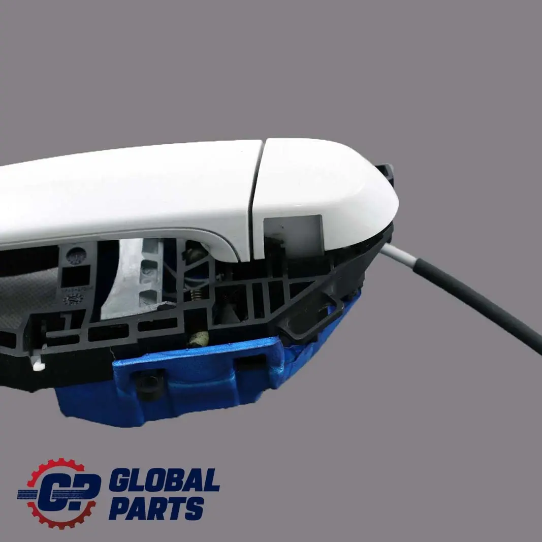 Asidero Trasero Izquierdo Completo Alpinweiss Blanco 300 para BMW F20 LCI con número de pieza 7242566 BMW F20 LCI Asidero Trasero Izquierdo Completo Alpinweiss Blanco 300 - SKU 7242566-AW2 - Número de pieza 7242566